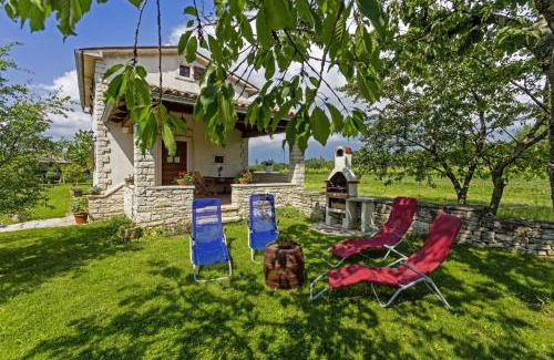 Prkacini House | Cozy Galant in Prkačini: Pet and Child Friendly Retreat