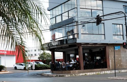 Patos de Minas Hotel | Discover Galatas Central Hotel with Pool & Family Amenities