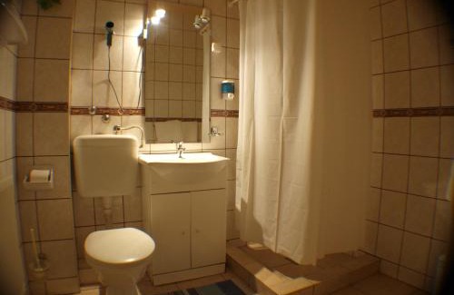 Salgotarjan Hotel | Cozy Galcsik Fogadó: Pet-Friendly Stay with Breakfast