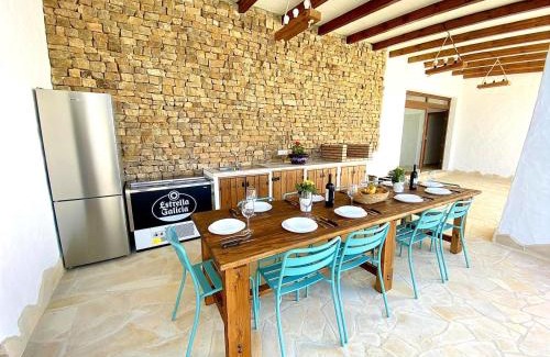 Chiclana de la Frontera Villa | Oceanfront Paradise at GALDANA - 4 Star with Pool & Views