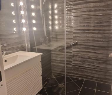 Netanya Apartment | Family-Friendly Stay at Galei Hayam Netanya, Rated 10/10