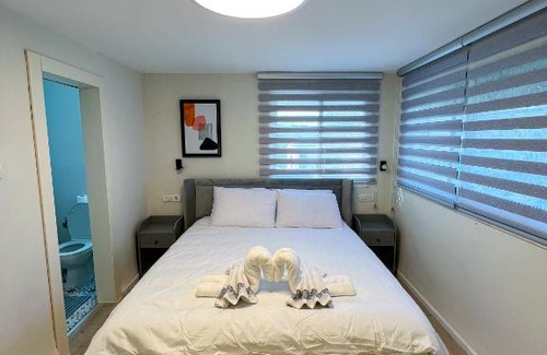 Tiberias Apartment | Galei Kinneret: Oceanfront Escape with Family-Friendly Amenities
