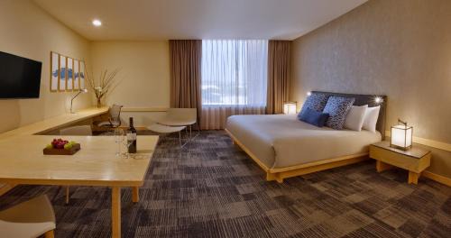 Irapuato Hotel | Unwind at Galeria Plaza Irapuato: Pool, Spa & Ocean Views