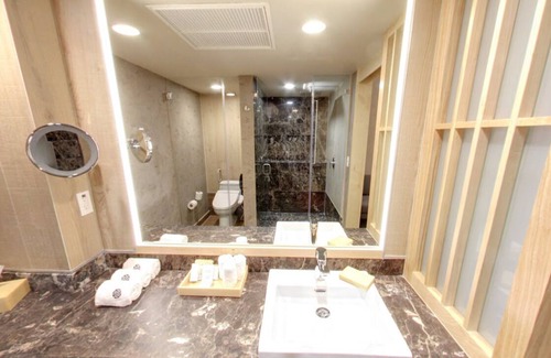 Irapuato Hotel | Elevate Your Stay at Galeria Plaza Irapuato - Guest Rated 9.4
