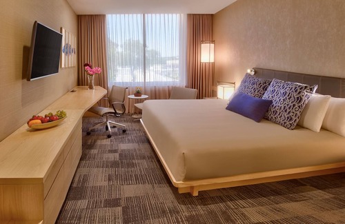 Irapuato Hotel | Elevate Your Stay at Galeria Plaza Irapuato - Guest Rated 9.4