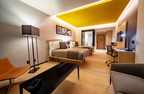 San Jeronimo Lidice Hotel | Elegant Galeria Plaza San Jeronimo with Pool & Spa Amenities