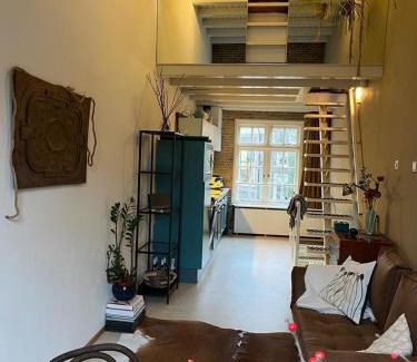 Delfshaven Apartment | Guest Rated: Galerie Petit Delfshaven with 9.1/10 Score!