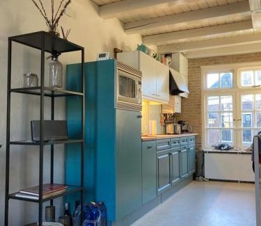Delfshaven Apartment | Guest Rated: Galerie Petit Delfshaven with 9.1/10 Score!