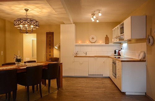 Ueberlingen Apartment | Exclusive Galeriewohnung with Kitchen & Breakfast for Families