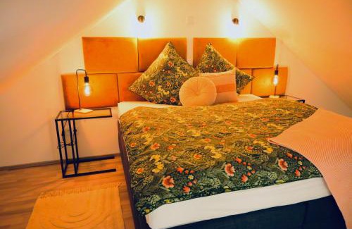 Eging am See Apartment | Unforgettable Stay at Galeriewohnung Vierseithof - Rated 9.5/10