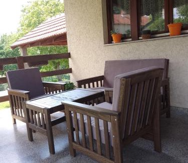 Lipovac Apartment | Family-Friendly Stay at Jovanovic - Guest Rated 9.4/10