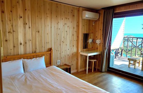 Seogwipo City House | Cozy Galeum Guesthouse: Rated 9/10 with Kitchen Amenities