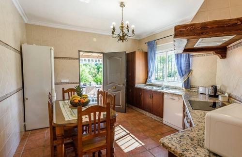 Alhaurin de la Torre Villa | Guest Rated 9.8: Galiano de Alhaurín with Pool & Spa