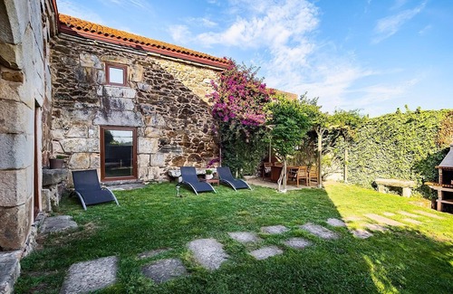 Lemaio Cottage | Historic Galician Pazo with Ocean View & Spa Amenities