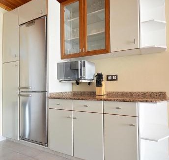 San Vicente do Grove Apartment | Scenic Apartment with Views in Pedras Negras - 9.3/10 Score
