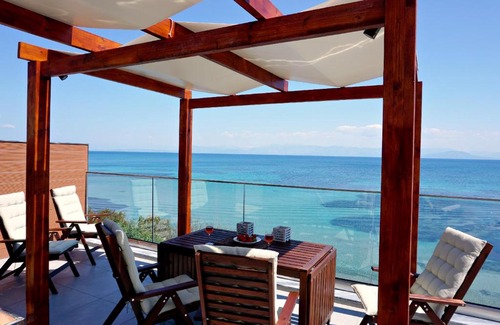 Messonghi Apartment | Oceanfront Galini Beach Studios & Penthouse - 4 Star Retreat