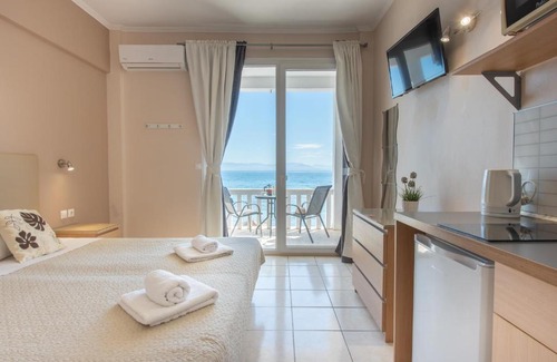 Messonghi Apartment | Oceanfront Galini Beach Studios & Penthouse - 4 Star Retreat