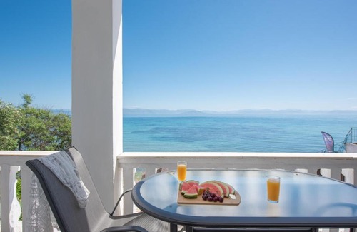 Messonghi Apartment | Oceanfront Galini Beach Studios & Penthouse - 4 Star Retreat