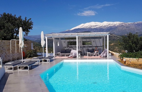 Agia Galini Apartment | Galini Breeze: Top-Rated Couples Resort with Ocean Views