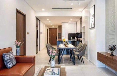 Ben Nghe Apartment | Galleria Modern Luxe 3BR - L81 Views w/Pool & Gym