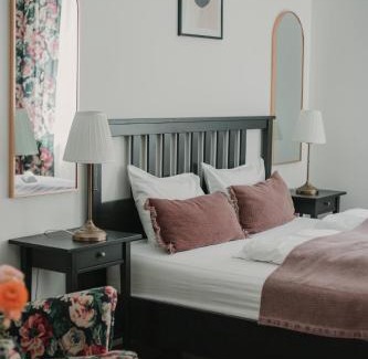 Martin Apartment | Gallery Apartment 3: Pet-Friendly Stay with High Guest Ratings