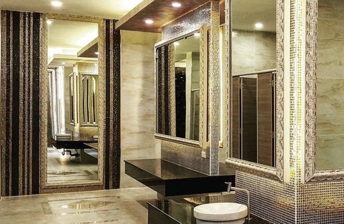 Sisaket Hotel | Stylish Gallery Design Hotel with Spa and Family Amenities