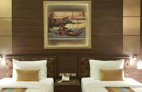 Sisaket Hotel | Stylish Gallery Design Hotel with Spa and Family Amenities