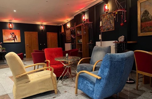 Nusle Hotel | Inviting Gallery Hotel SIS: Family-Friendly with Spa Access