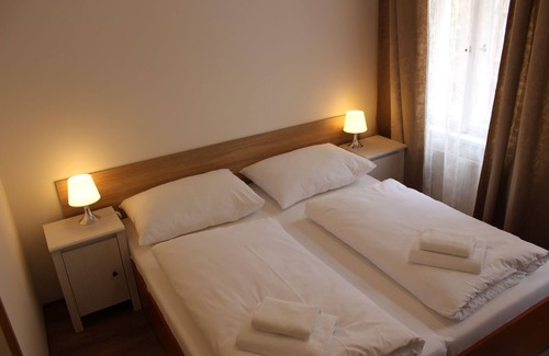 Nusle Hotel | Inviting Gallery Hotel SIS: Family-Friendly with Spa Access