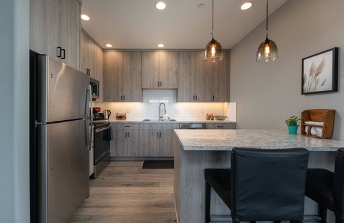 Carrolls Cabin | Experience Kalama Oaks: Private Suite with River Views