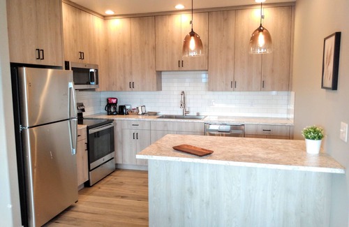 Carrolls Cabin | Experience Kalama Oaks: Private Suite with River Views