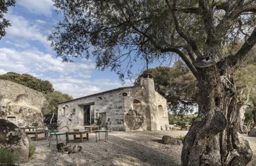 Luogosanto Hotel | Enchanting Gallicantu Stazzo Retreat with Oceanfront Spa