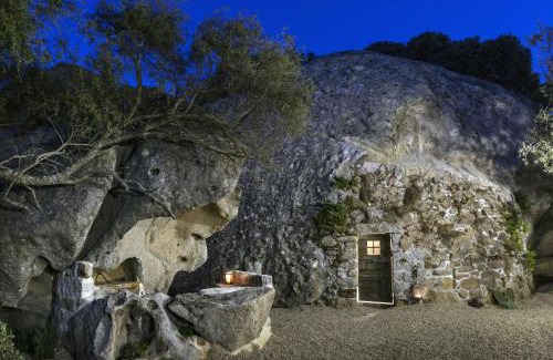 Luogosanto Hotel | Enchanting Gallicantu Stazzo Retreat with Oceanfront Spa