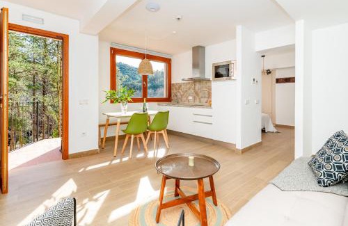 Can Ginebre Apartment | Gallinero - Family-Friendly Apartment in a Catalan Oasis