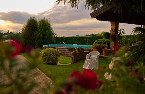 Monzambano Bed & Breakfast | Gallo delle Pille Country House: 4-Star Retreat with Pool