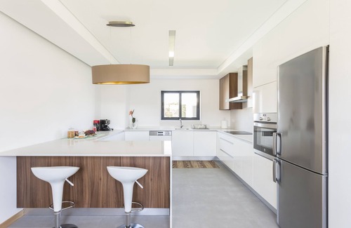 Barcelos House | Gallo's House: Premier Retreat with Ocean Views & Spa