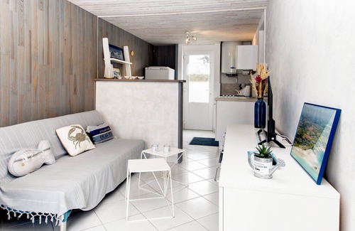 Cleder House | Cozy Galv Ar Mor: Ideal Family Getaway Near the Beach