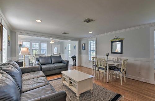 Galveston House | Cozy Galveston Cottage with Deck Steps from the Beach