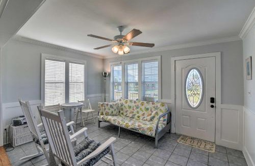 Galveston House | Cozy Galveston Cottage with Deck Steps from the Beach