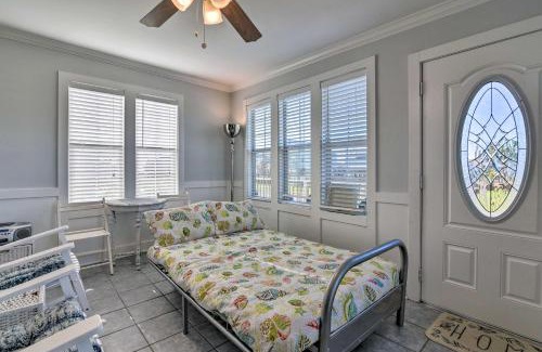 Galveston House | Cozy Galveston Cottage with Deck Steps from the Beach