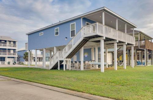Galveston House | Coastal Getaway with Pool Access Steps from the Beach