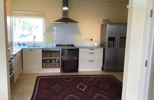 Galway House | Oceanfront 4-Bedroom Retreat in Barna, Ideal for Pets