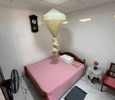 Matara House | Cozy Gamage Stay Madiha: Pet-Friendly with Breakfast & Kitchen
