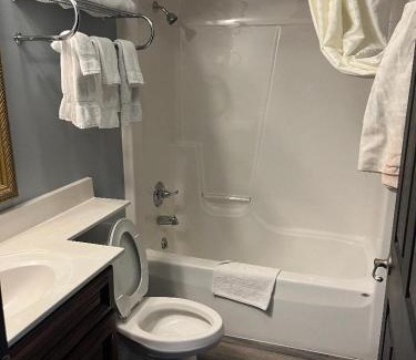 Antes Fort Hotel | Gamble Farm Inn and Suites: Family-Friendly Retreat