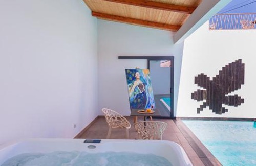 Alenquer Bed & Breakfast | Gamboas Place: Oceanfront Escape with Pool & Hot Tub