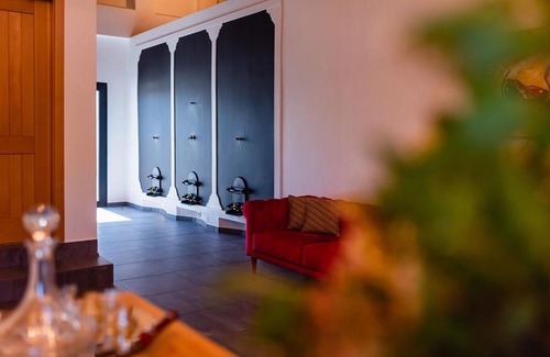 Alenquer Bed & Breakfast | Gamboas Place: Oceanfront Escape with Pool & Hot Tub