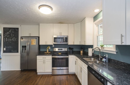 Madison House | Family-Friendly 4Bd Retreat with Hot Tub & Game Room