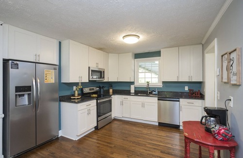 Madison House | Family-Friendly 4Bd Retreat with Hot Tub & Game Room
