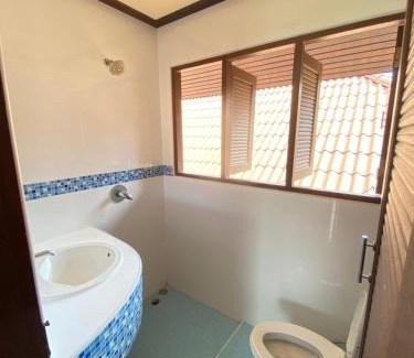 Ko Pha-ngan House | Relax at Game Bar: Family-Friendly with Dining Options