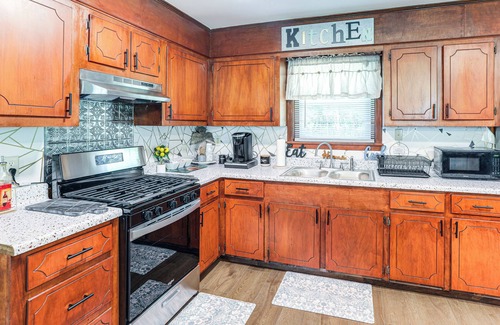Oxford House | Game Day Getaway! Home w/Yard, 4 Mi to Ole Miss